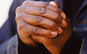 Bẻ tay có gây đau khớp?