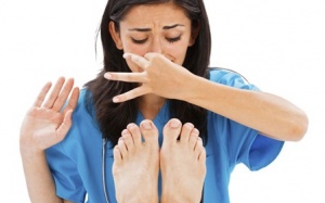 Mẹo hay đánh bay mùi hôi chân