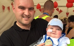 Cậu bé chỉ có nửa trái tim đã sống sót sau đột quỵ và 4 lần phẫu thuật