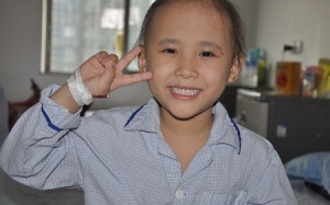 Cùng bị ung thư, mẹ ước chết để con được sống