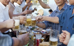 Rượu, bia đang tàn phá đàn ông Việt