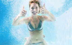 Đi bơi có bị dính bầu không?