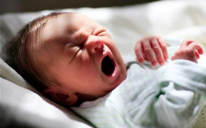 Vì sao trẻ khó ngủ ban đêm?