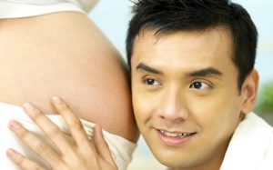 Sinh con muộn: yếu mẹ khổ con