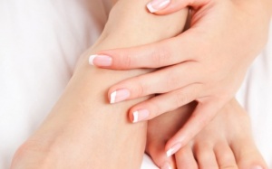 Hy hữu người phụ nữ đạt cực khoái qua... chân