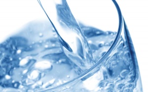 Uống nhiều nước - 'bí quyết' sung mãn