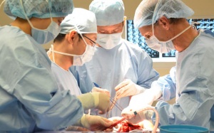 Bóc tách thành công khối u lớn trên mặt bệnh nhân