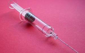 Đình chỉ điều dưỡng tiêm nhầm thuốc cho bệnh nhân