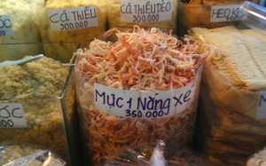 Lần theo dấu vết 'mực giả'