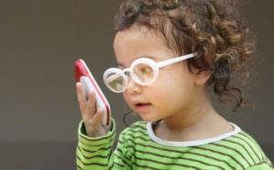 “Dịch” cận thị tấn công học đường