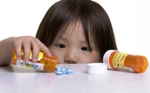 Đừng tự điều trị cho bé