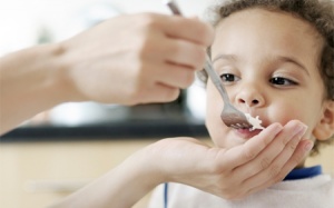 Con biếng ăn vì... sợ mẹ!