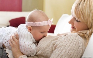 Bú sữa mẹ giúp não bộ trẻ phát triển hơn