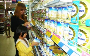 'Bắt bệnh' thị trường sữa: Hết tăng giá đến nhiễm độc