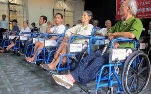 550 xe lăn đến với người khuyết tật