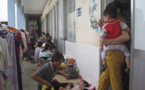 TP HCM: Trẻ ồ ạt nhập viện vì bệnh hô hấp