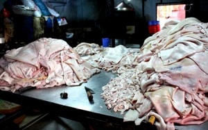 Thiếu chế tài xử lý các hành vi 'đầu độc' lâu dài qua thực phẩm