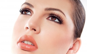 Dưỡng mi dài cong vút