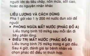 Phát bột bù muối hết đát cho trẻ uống