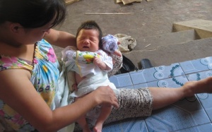 Chưa ngã ngũ vụ trẻ sơ sinh gãy tay ở BVĐK Phú Xuyên