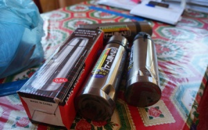 Quảng Nam: Dân được tặng bình nước Trung Quốc chứa chất lạ