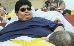 Chàng béo ra khỏi nhà bằng cần cẩu, đến bệnh viện bằng máy bay