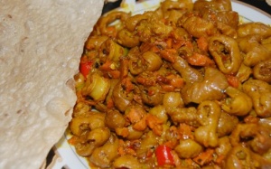 Đổi món với lòng xào nghệ