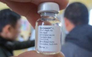 Công khai tên vaccine, hạn sử dụng trước khi tiêm chủng