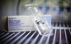 TPHCM: Phân phối vaccine cho trạm y tế tiêm trong ngày