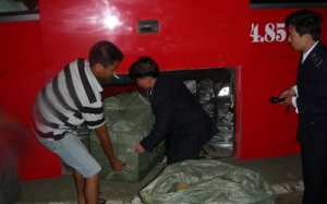 Lại phát hiện xe khách chở 240 kg thịt thối