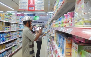 Bắt buộc bình ổn giá sữa trẻ em theo Luật Giá