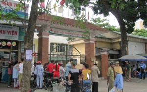 Mẹ con sản phụ chết bất thường, người nhà 'vây' bệnh viện