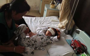 Đôi mắt nào cho em bé Trung Quốc?