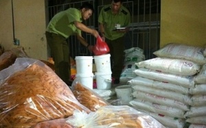 Bim bim “bẩn”: Đầu độc trẻ bằng chất cấm