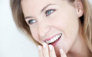 Dụng cụ cạo lưỡi, dùng như nào cho đúng?