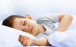 Trẻ ngủ nhiều, kiểm soát hành vi tốt hơn