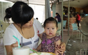 Gia đình nghi ngờ kết luận bé 1 tuổi tử vong 'do nhồi máu phổi'