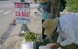 Thịt cá sấu 50.000/kg tràn vỉa hè Sài Gòn