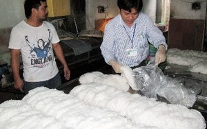 Xử phạt 4 cơ sở làm bún có sử dụng chất Tinopal