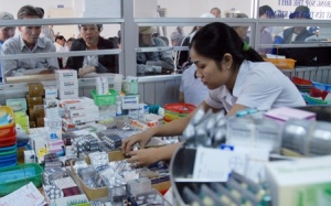 Bệnh viện mua thuốc giá cao
