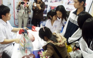 Nhân lực ngành Y tế: Khủng hoảng thừa và yếu