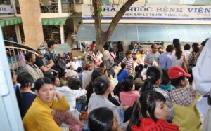 Luật BHYT cần 'cấm phân biệt đối xử' với bệnh nhân hiếm muộn và tật khúc xạ