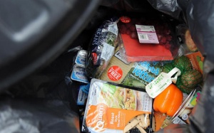 Hiểu lầm hạn dùng, vứt bỏ 165 tỉ USD thực phẩm/năm