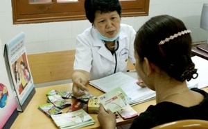 Phát hành 'Cẩm nang dinh dưỡng cho người nhiễm HIV'