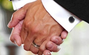 Kết hôn đồng tính: Không cấm nhưng không công nhận?