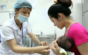 Vắc-xin Quinvaxem được dùng trở lại: Phụ huynh lo