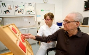 Thiếu vitamin D khiến người già suy giảm nhận thức