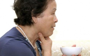 Xử trí nghẹn ở người cao tuổi
