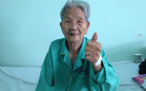 Thay thành công khớp háng cho cụ bà gần 100 tuổi