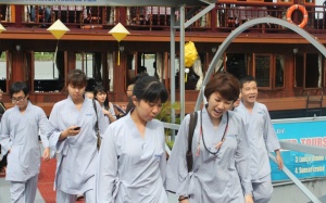 Chọn trang phục phù hợp khi đi chùa